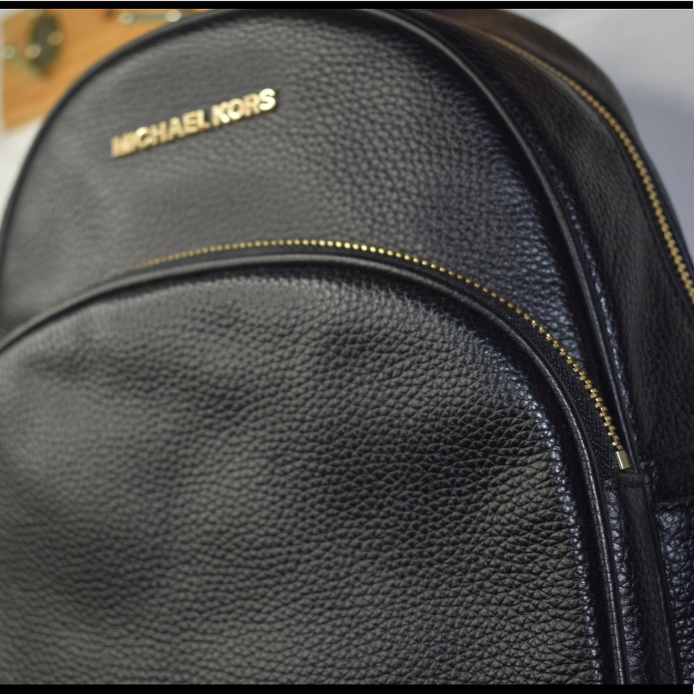 Michael Kors backpack on black pebbled leather - Picture 3 of 3